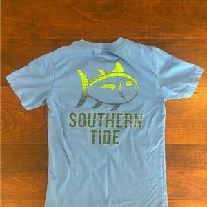 Southern Tide Blue Tee with Yellow Fish Graphic